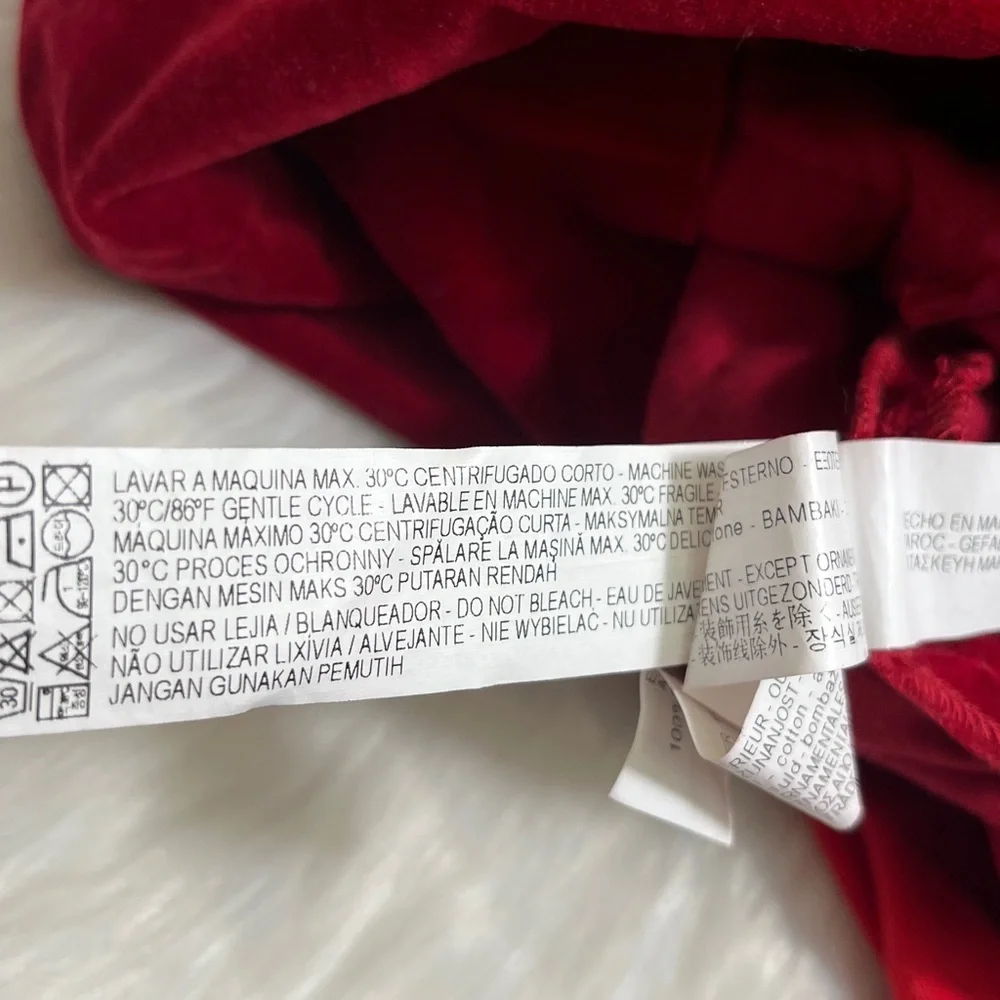 Set Zara Carter's Elegant Red Velvet Dress